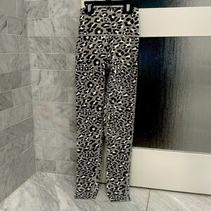 Aerie Offline Leggings Hi-Rise 7/8 - grey leopard